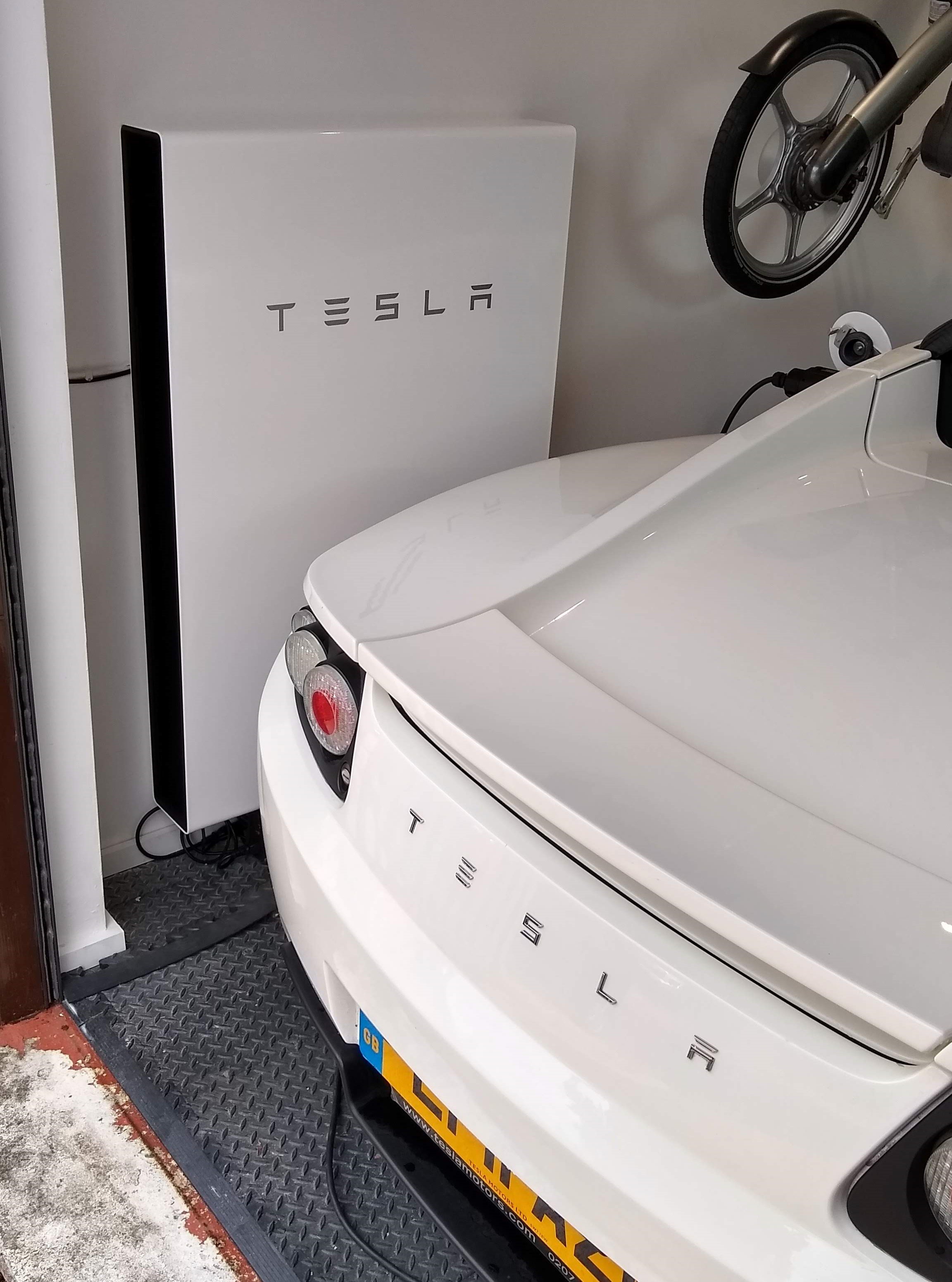 Poole - Tesla Powerwall 2 (13.5 kWh) (Aug '19)